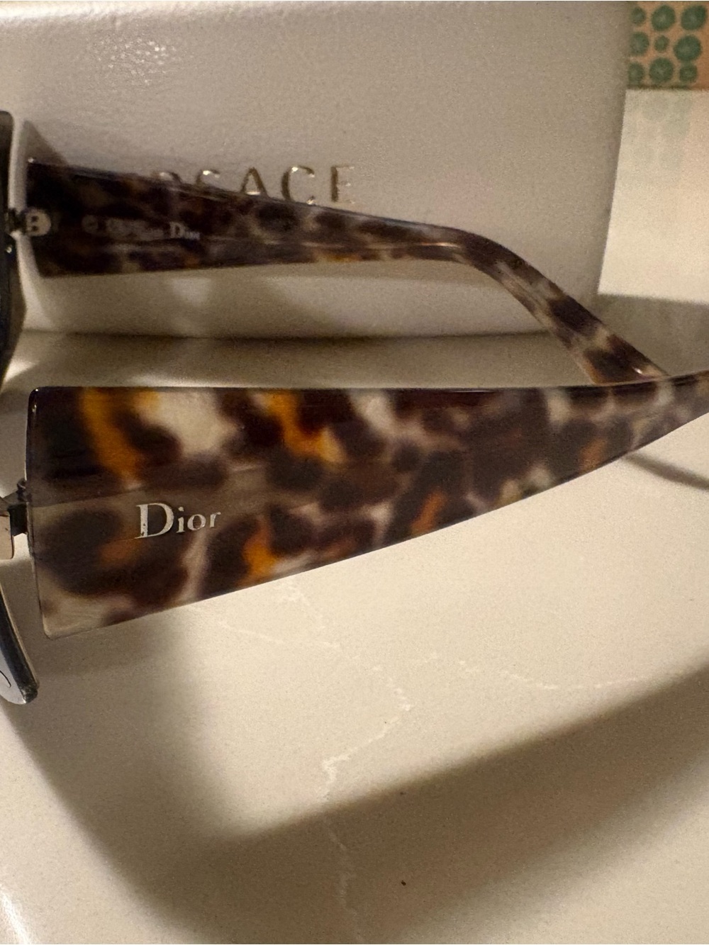 Dior Tortoise Pattern Wide-Arm Sunglasses in Brown and Amber